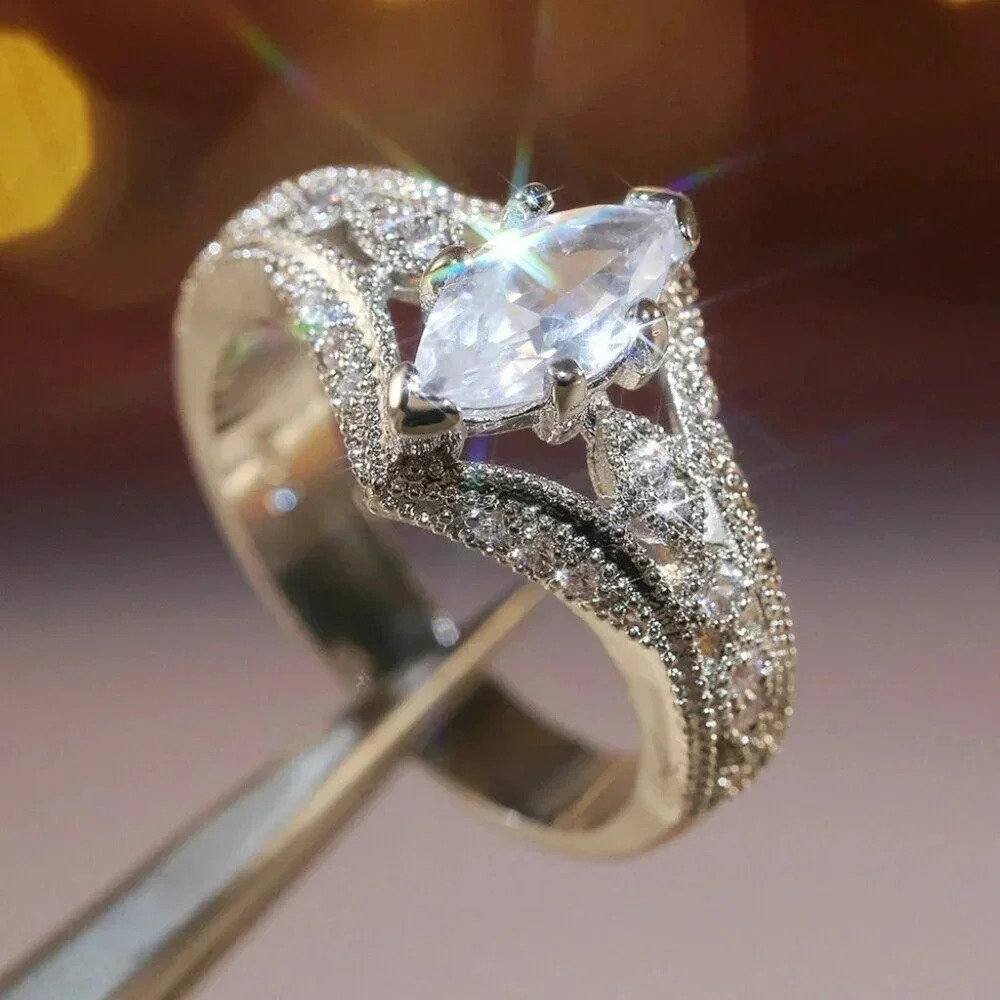 NEW 18k White Gold Marquise Cut Diamond Ring